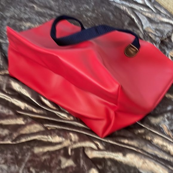 Large red leather tote with heavy navy handles and nylon fabric lining - Picture 4 of 5